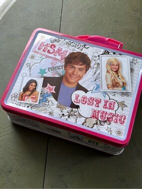 High School Musical 'Lost in Music' Tin Lunchbox - Pink Accents